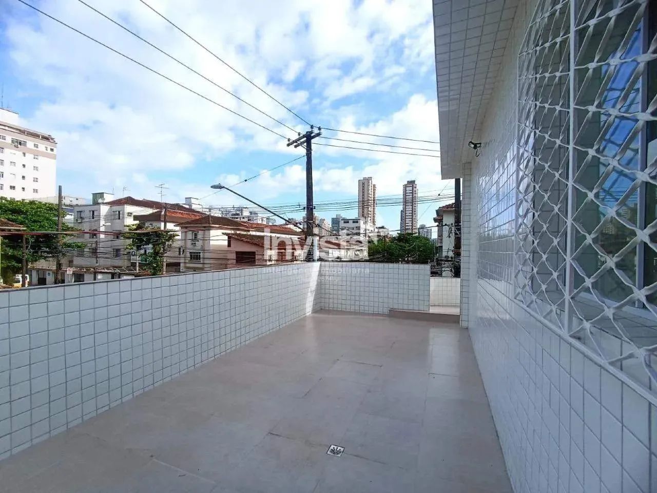 Casa Sobreposta Alta para Alugar com 3 Dormitórios e varanda ampla no bairro do Campo Gran