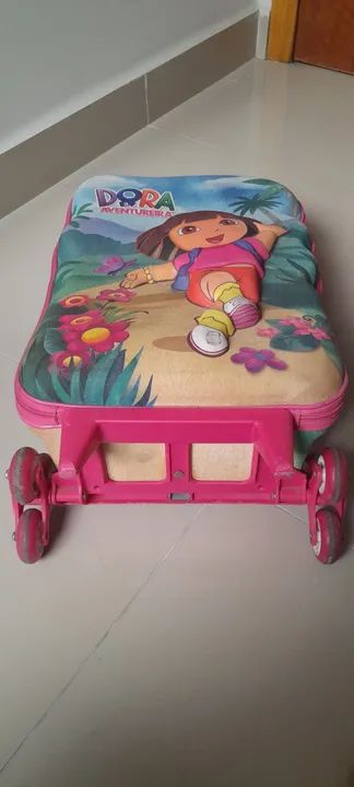 Mochila de rodinha tripla Dora Aventureira, usada R$50,00 - Foto 4