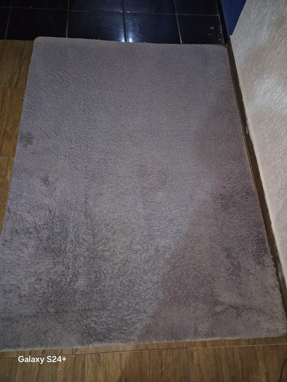 Tapete Peludo Cinza para Conforto e Decoração