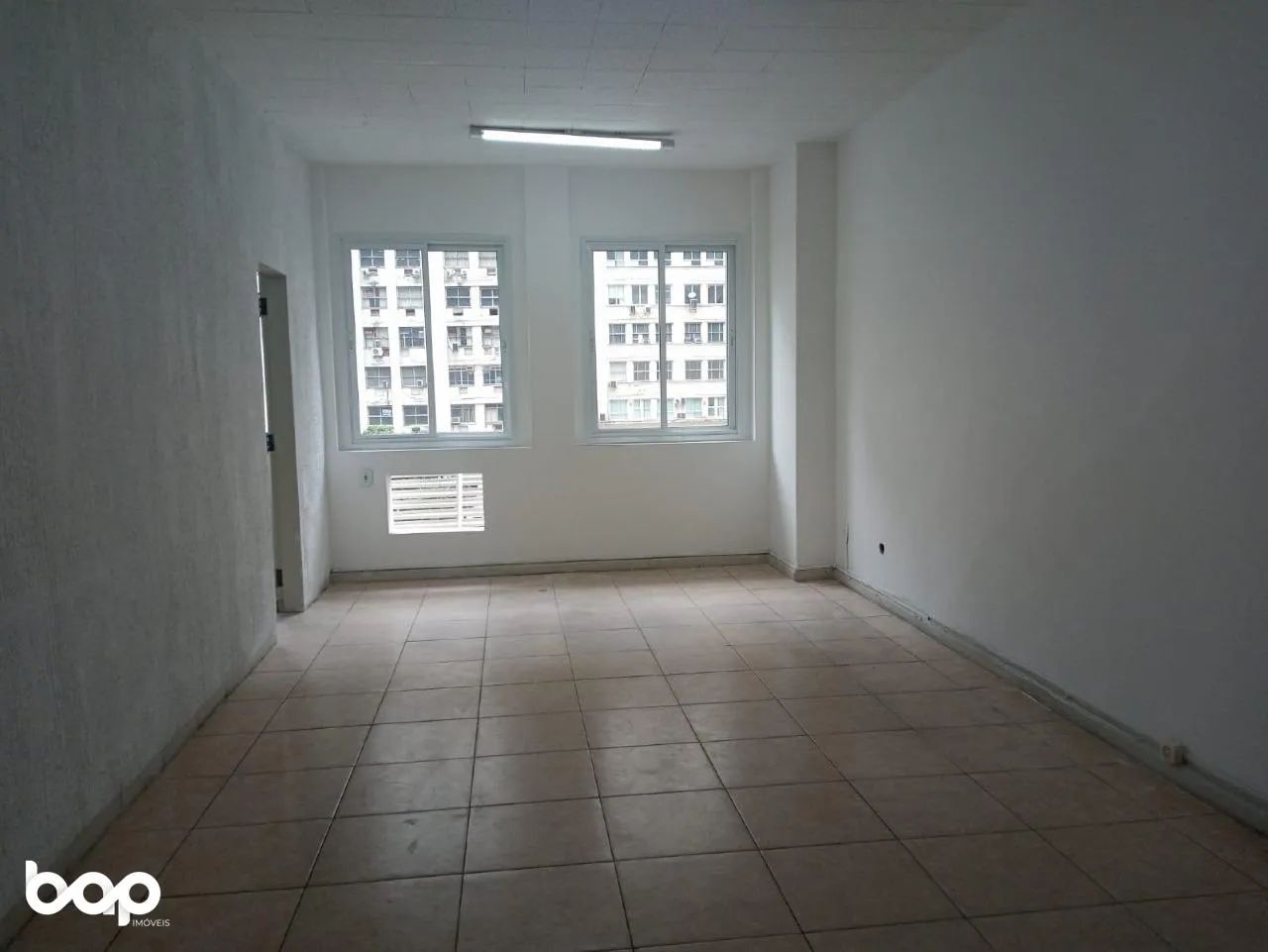 Alugo sala comercial na Av Presidente Vargas. - Foto 2