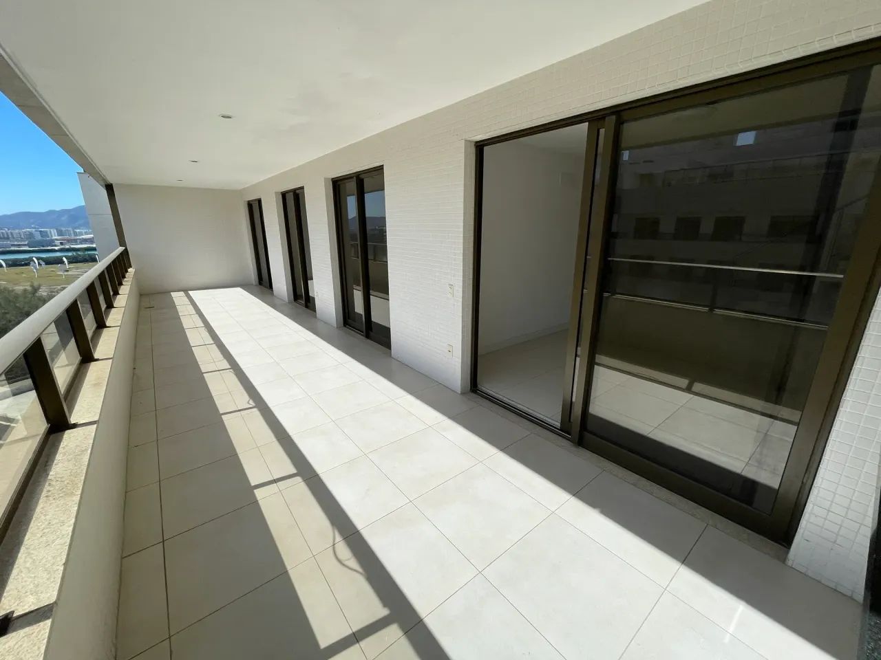 Duplex para venda possui 283 metros quadrados com 4 quartos em Barra Olímpica - Ilha Pura  - Foto 2