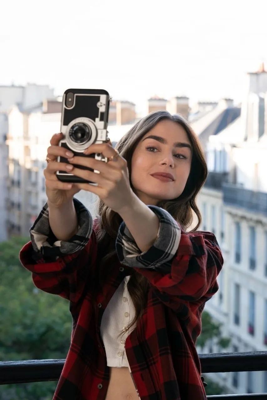 Capinha Emily in Paris - iPhone 16 - Foto 5