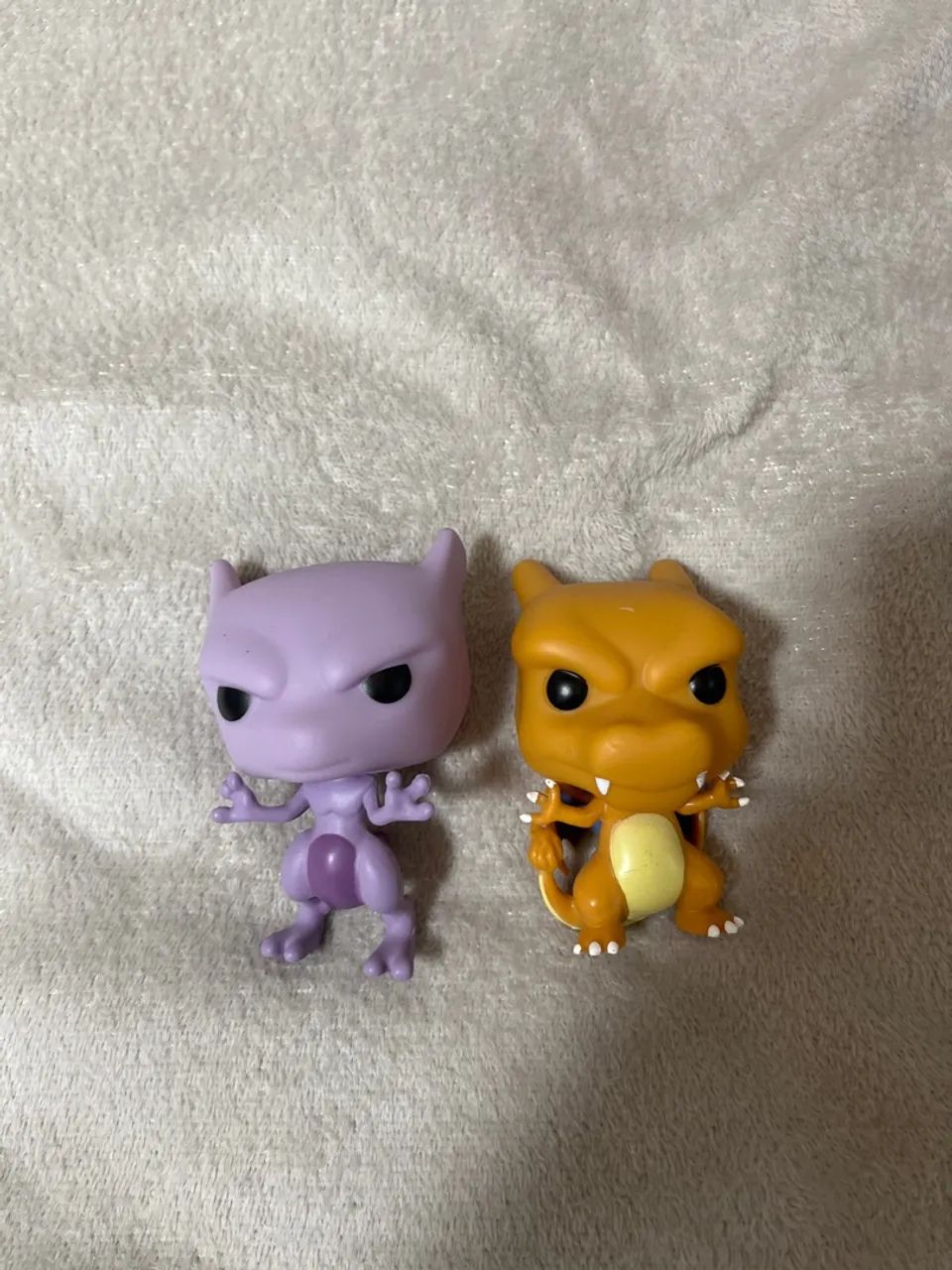 Bonecos Pokemon Charizard e Mewtwo