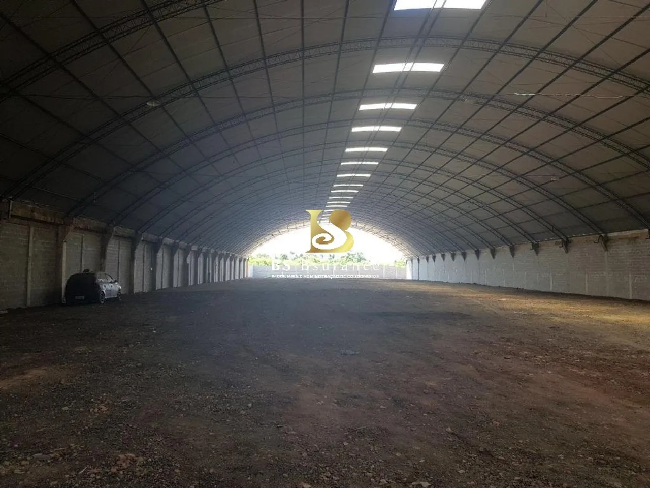 S IMOBILIÁRIA ALUGA Excelente galpão em Itaboraí com 3.000m² de área útil. Próximo Comperj