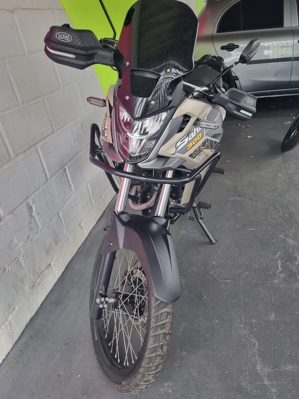 VENDO SAHARA 300 ADVENTURE 24/24, 5.900 KM , versão completa Freios e abs nas duas rodas.