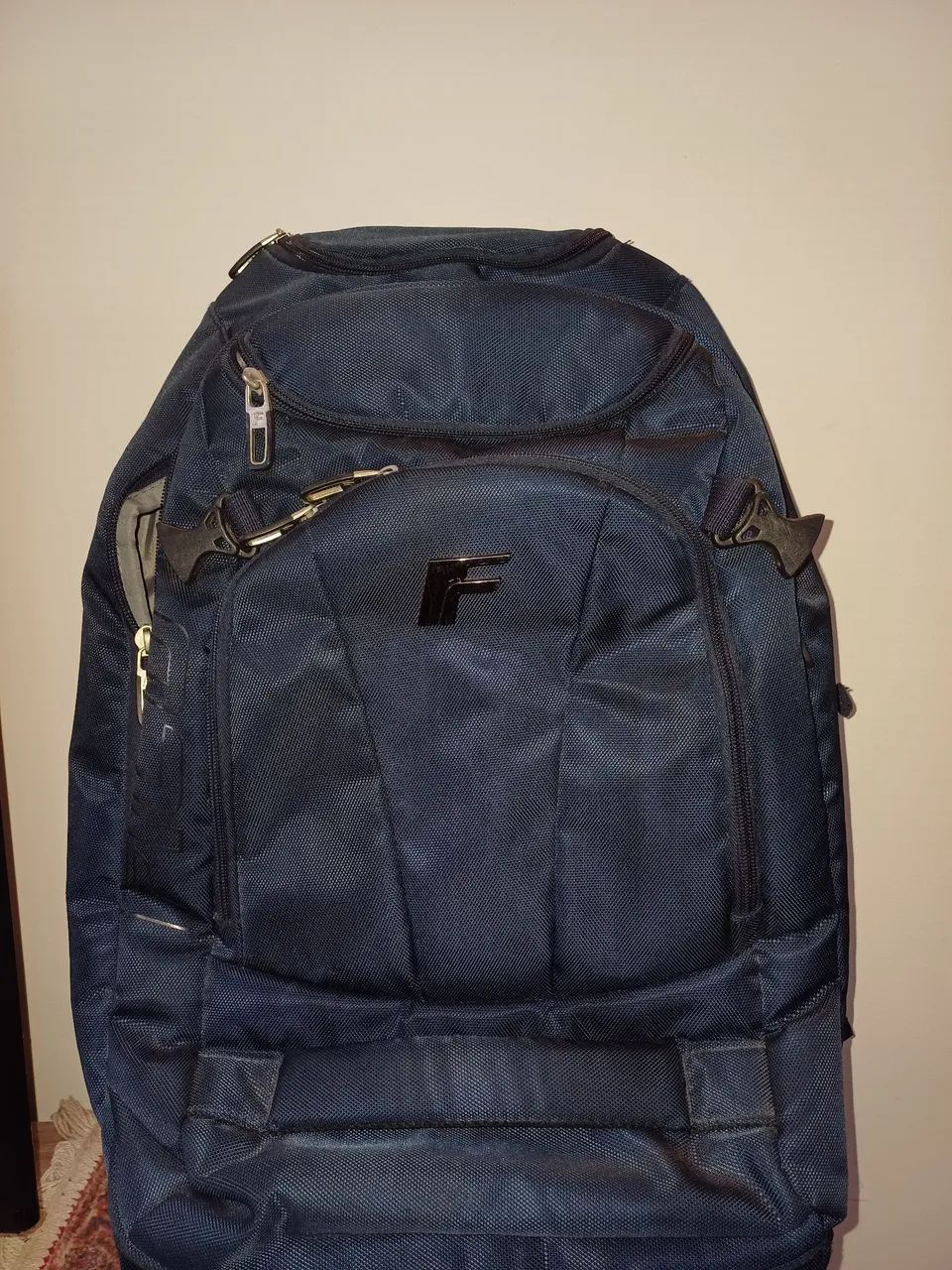 Mochila Azul com rodinhas Fico