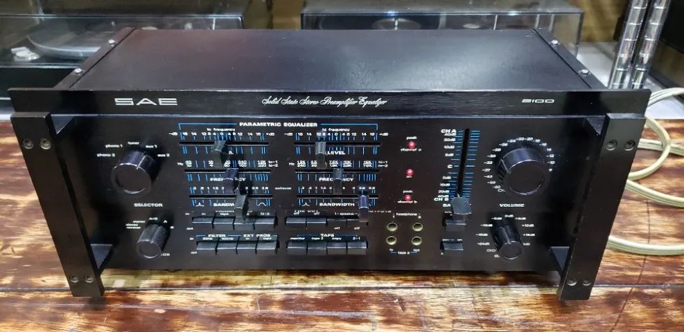 Pré Amplificador E Equalizador Sae - 2100
