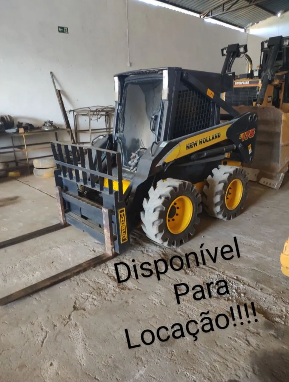 Mini Carregadeira New Holland 175, Bob cat 