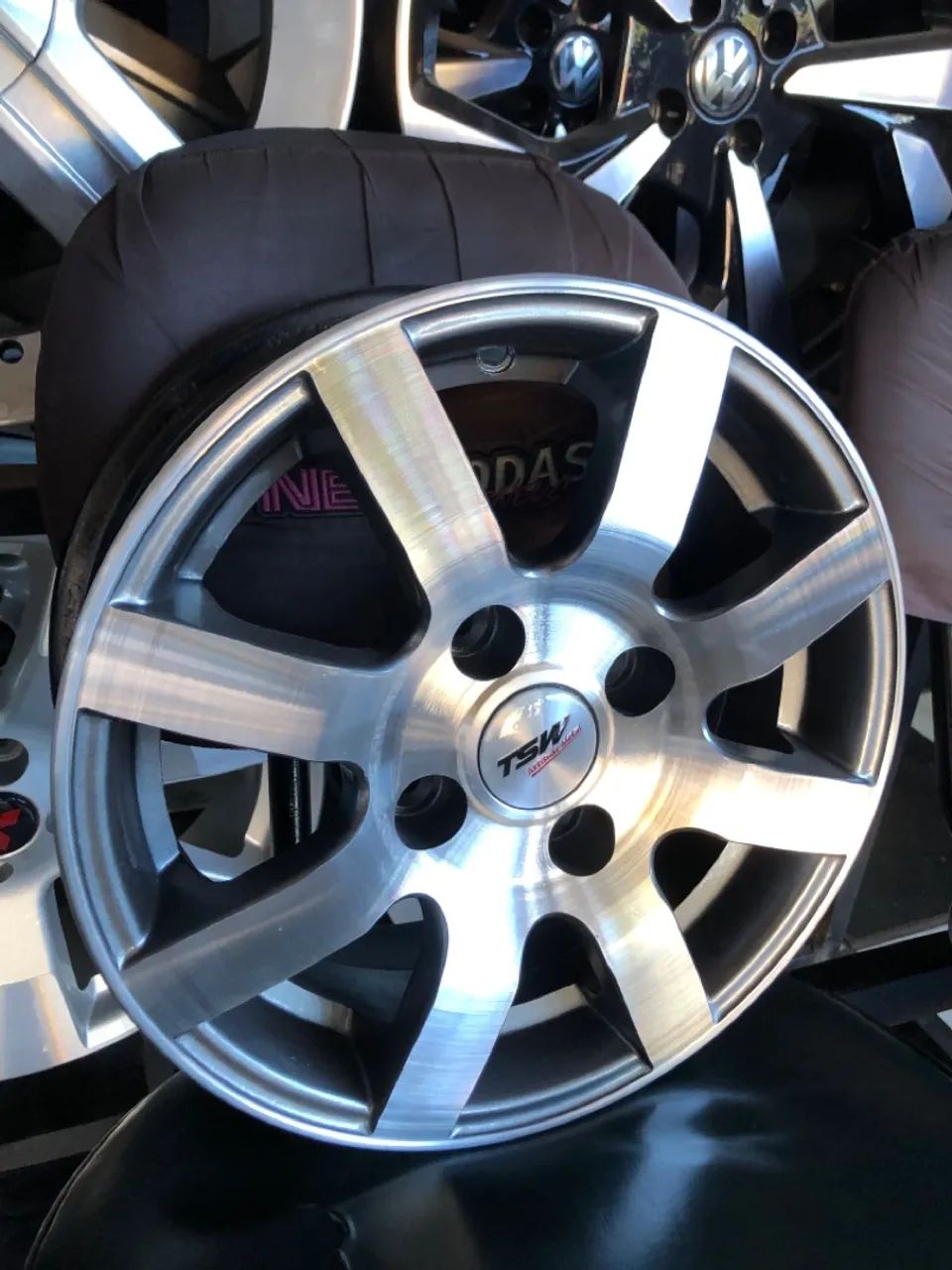 Rodas de liga leve aro 13 esportivas semi-novas  - Foto 3