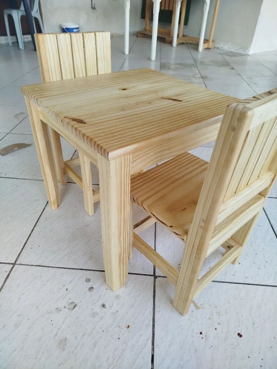 Conjunto mesa e 2 cadeiras infantis  - Foto 2