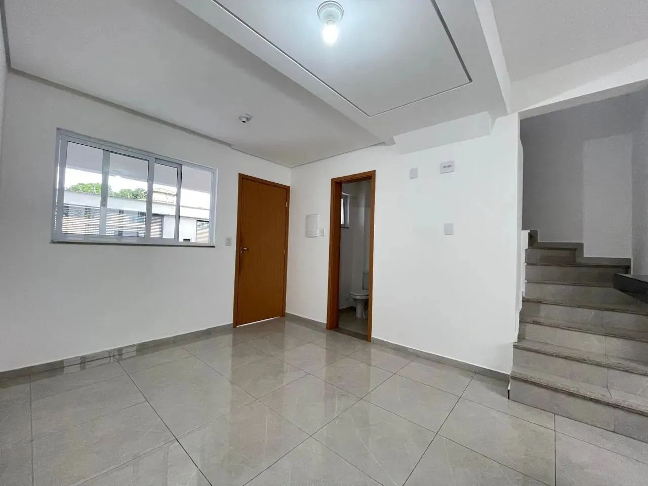 Casa Geminada com Entrada Independente | Bairro Santa Mônica.