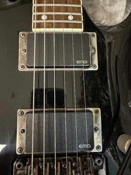 guitarra ibanez emg