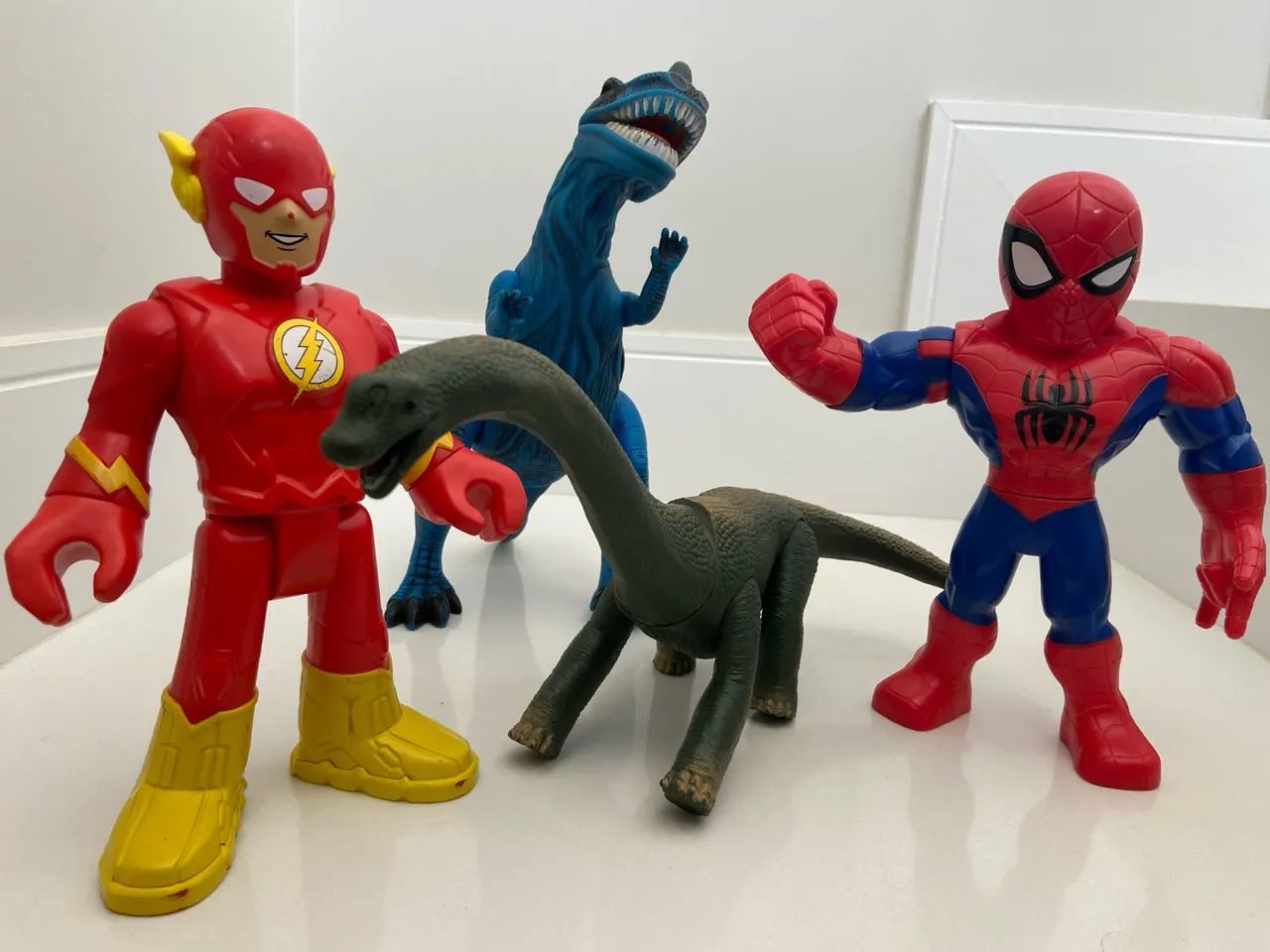 Lote brinquedos - homem aranha, the flash e dinossauro 