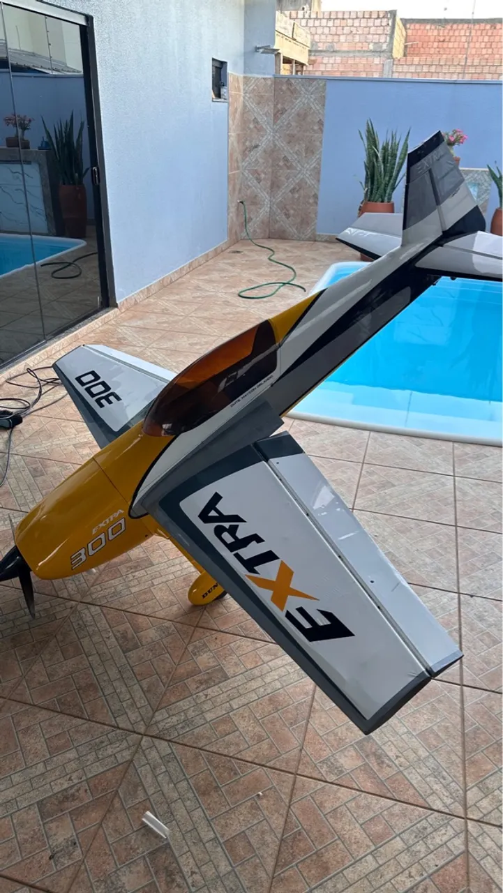 Aeromodelo Extra 300