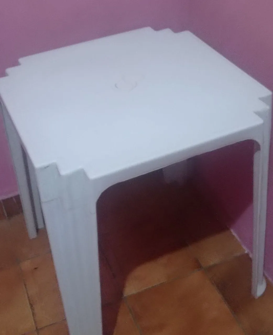 Mesa de plástico branca