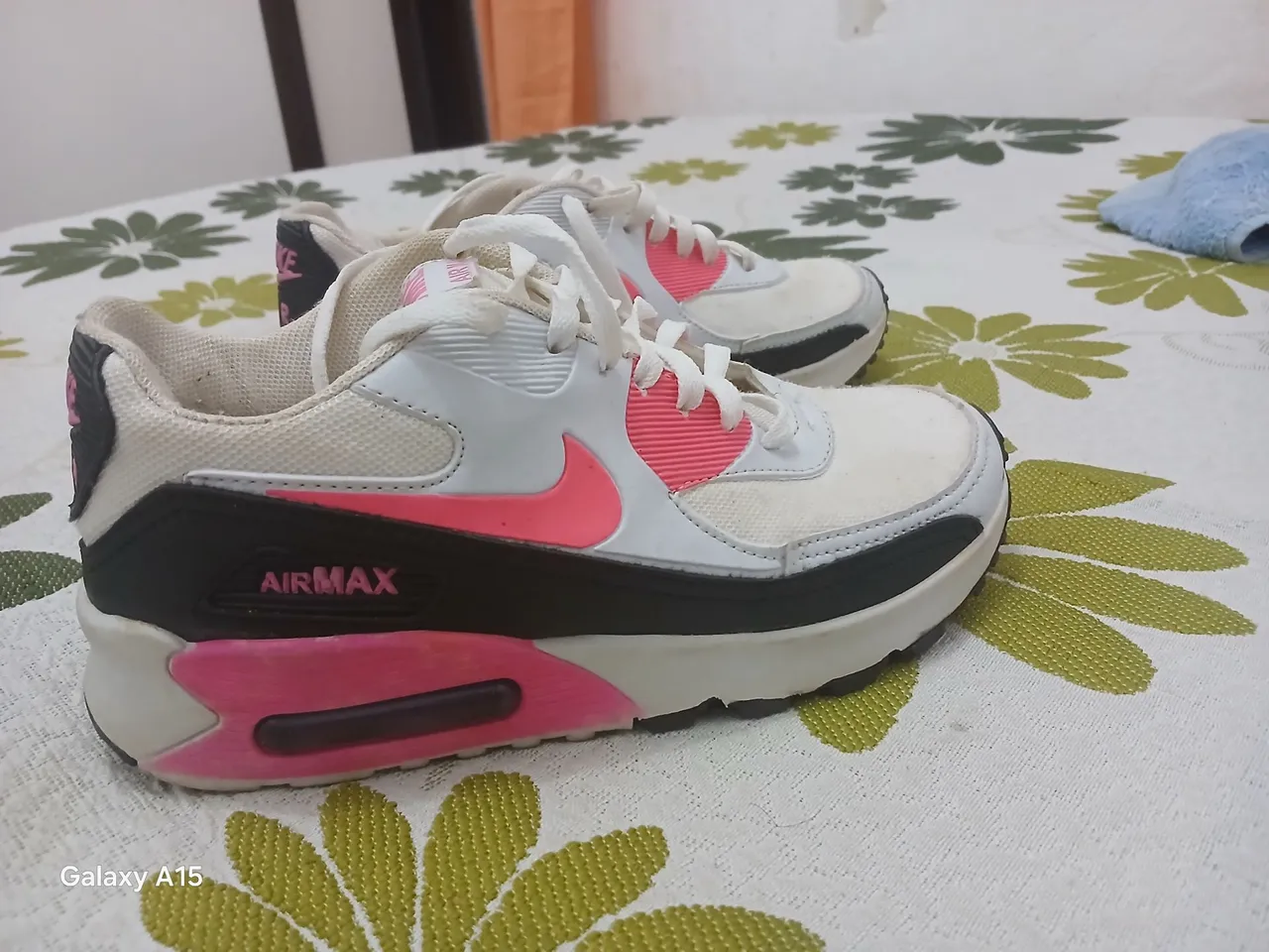 Tênis Nike Air Max 90 Rosa e Branco