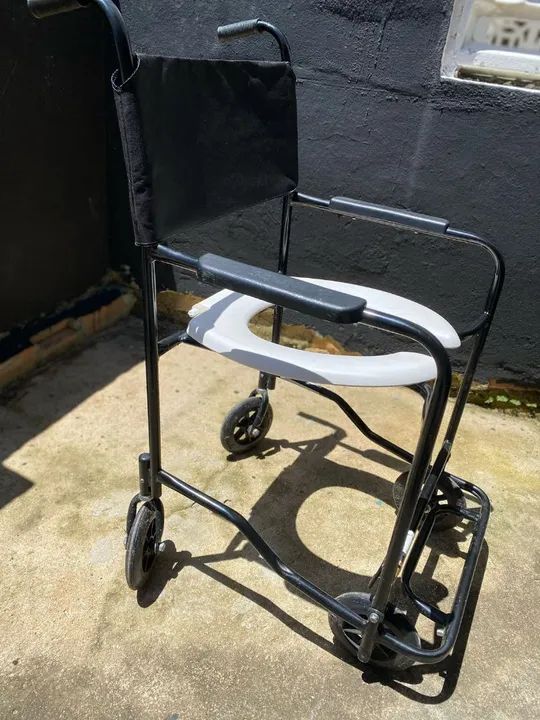 Cadeira de rodas com assento de plástico - Foto 4