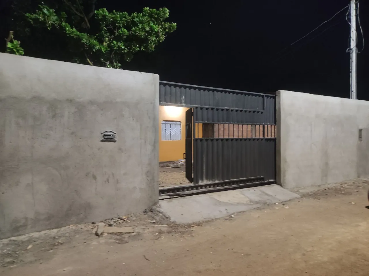 Alugo casa