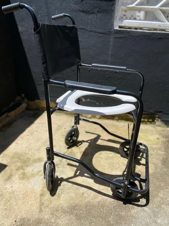 Cadeira de rodas com assento de plástico - Foto 3