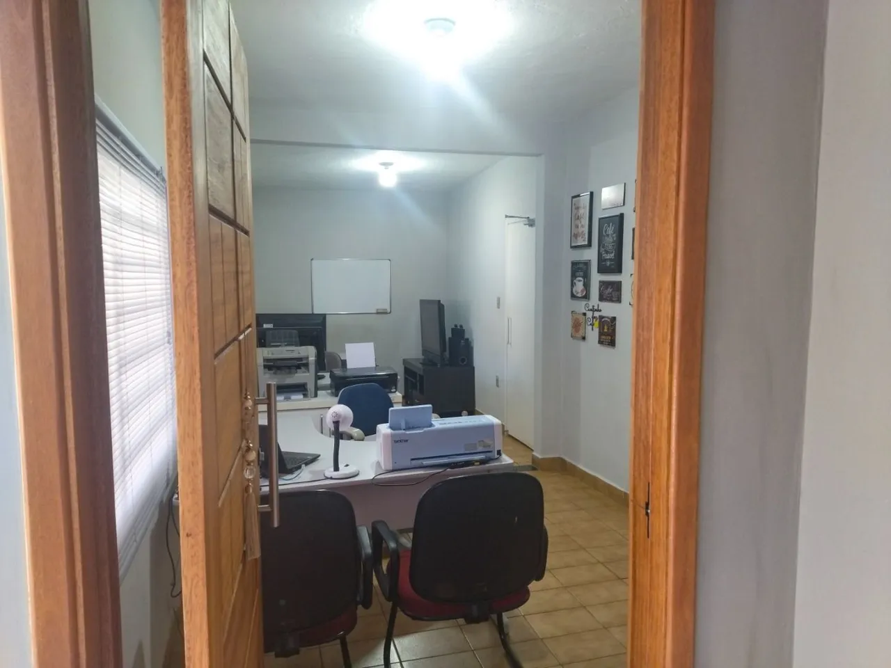 Sala para locação, com 50 m², sendo 2 salas 1 WC e 1 Copa Cozinha. Ótima localização, prox