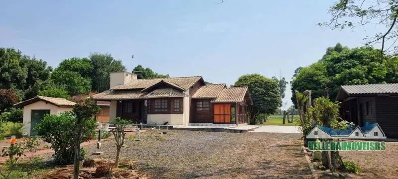 Velleda oferece encantador sítio 1 hectare escriturado com 4 casas, 1,5km RS040, Águas Cla