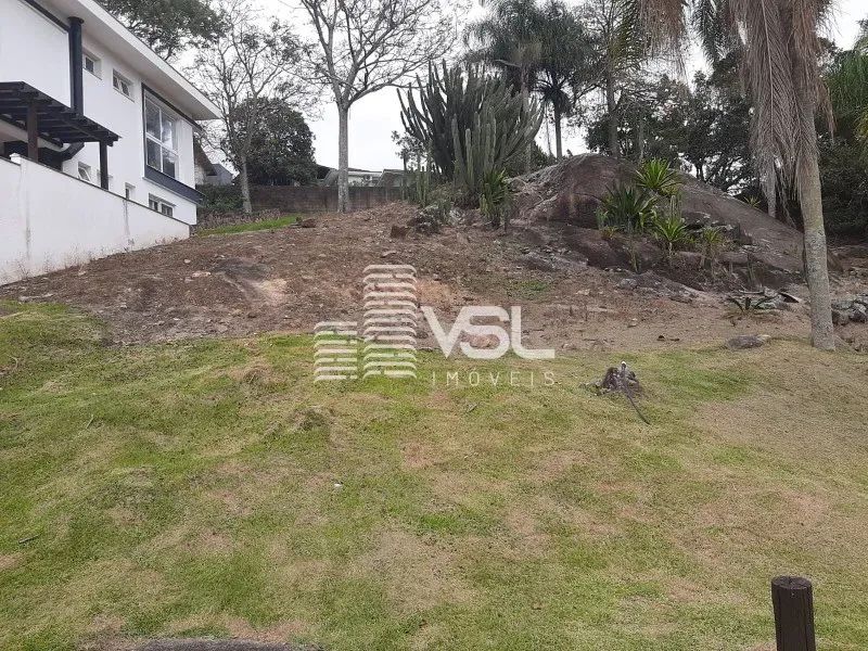 Terreno com 375 m² em condomínio fechado no João Paulo