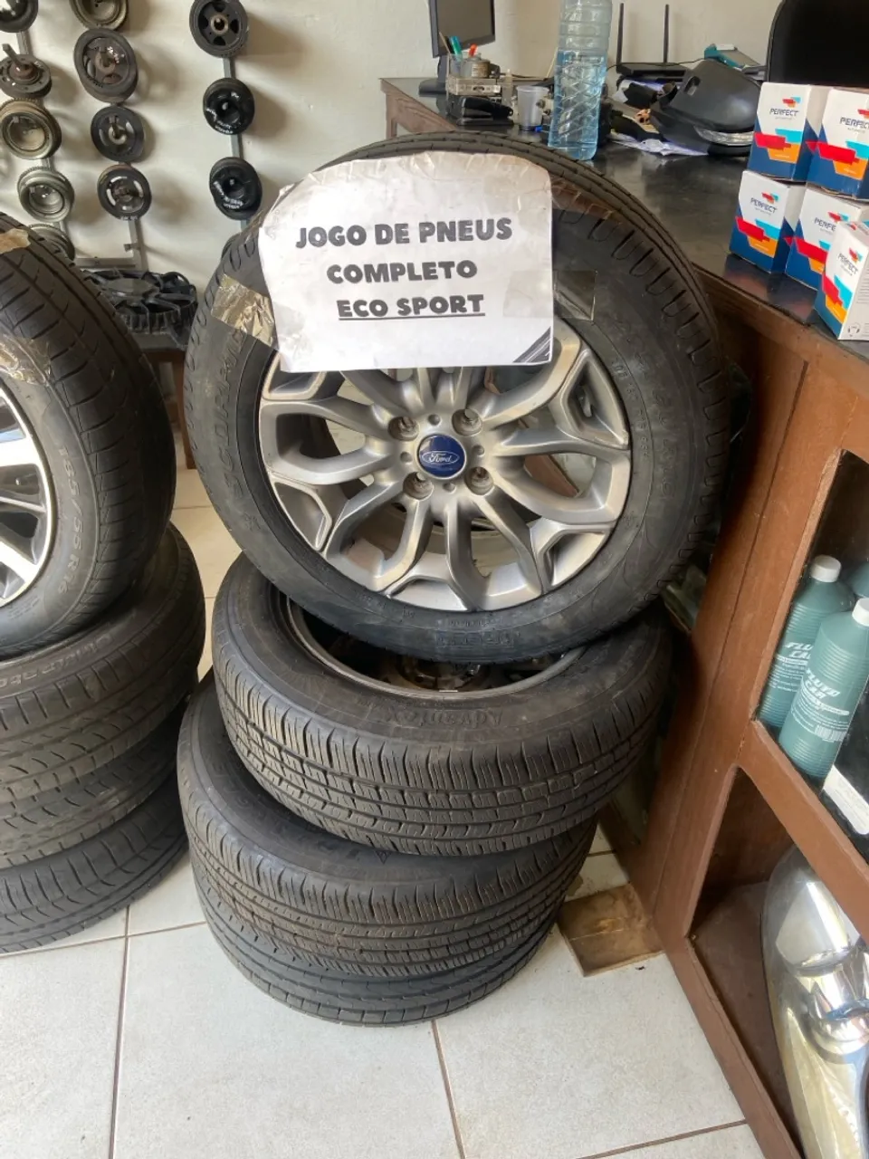 Vende se pneus com rodas do eco Sport,Argo Honda fit