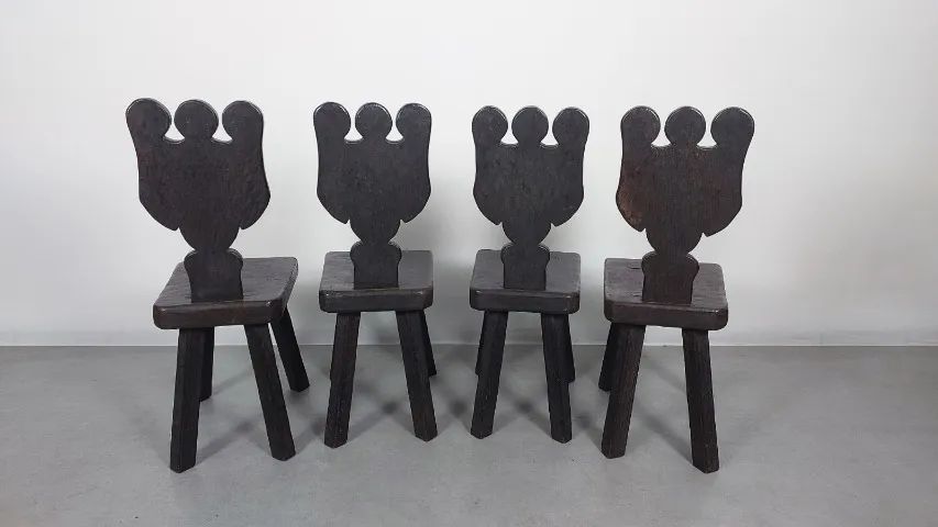 Mesa com 4 Cadeiras Rustico Década de 60, construído em madeira maciça - Foto 5