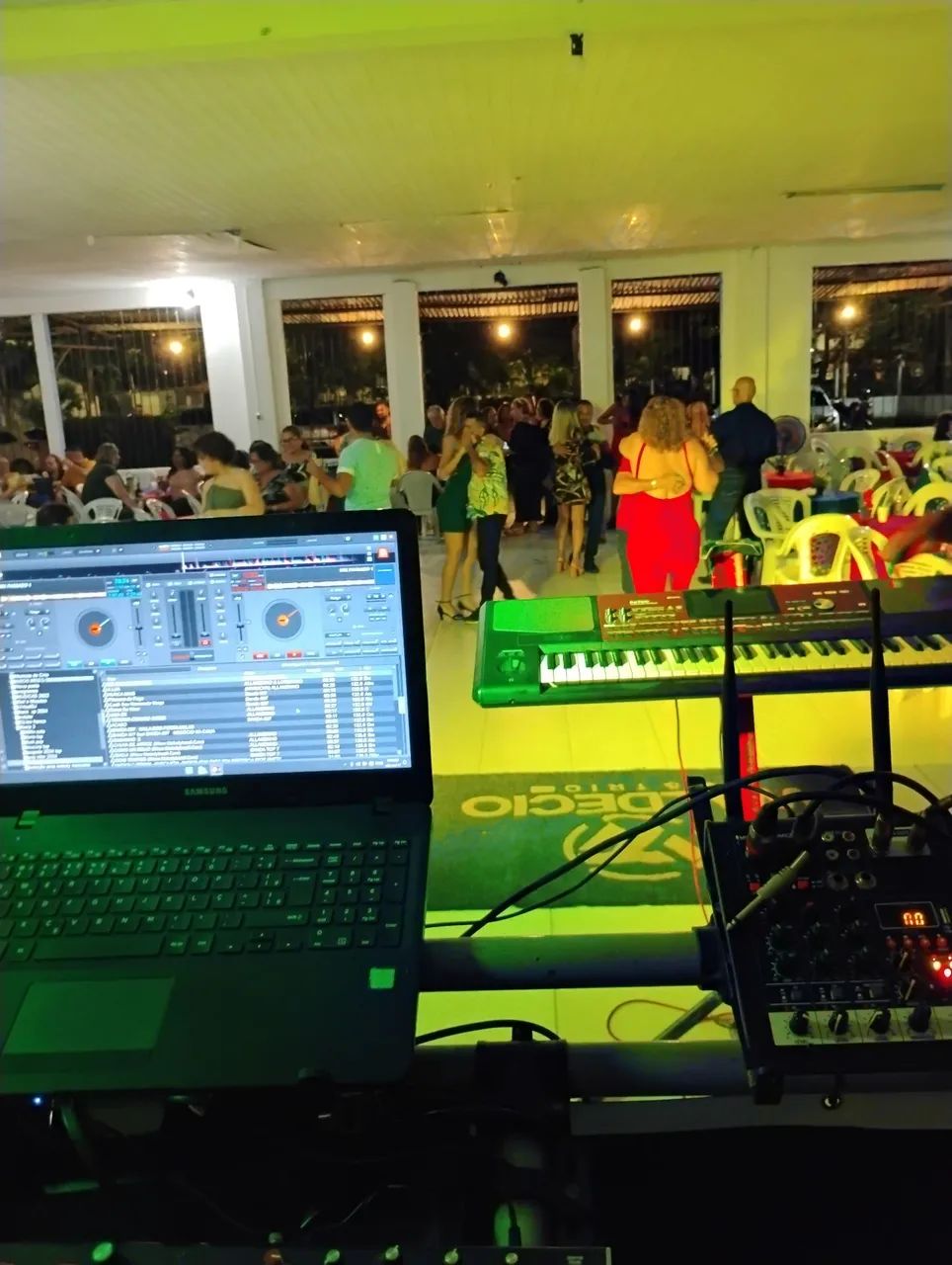 DJ, som e iluminação... - Foto 5