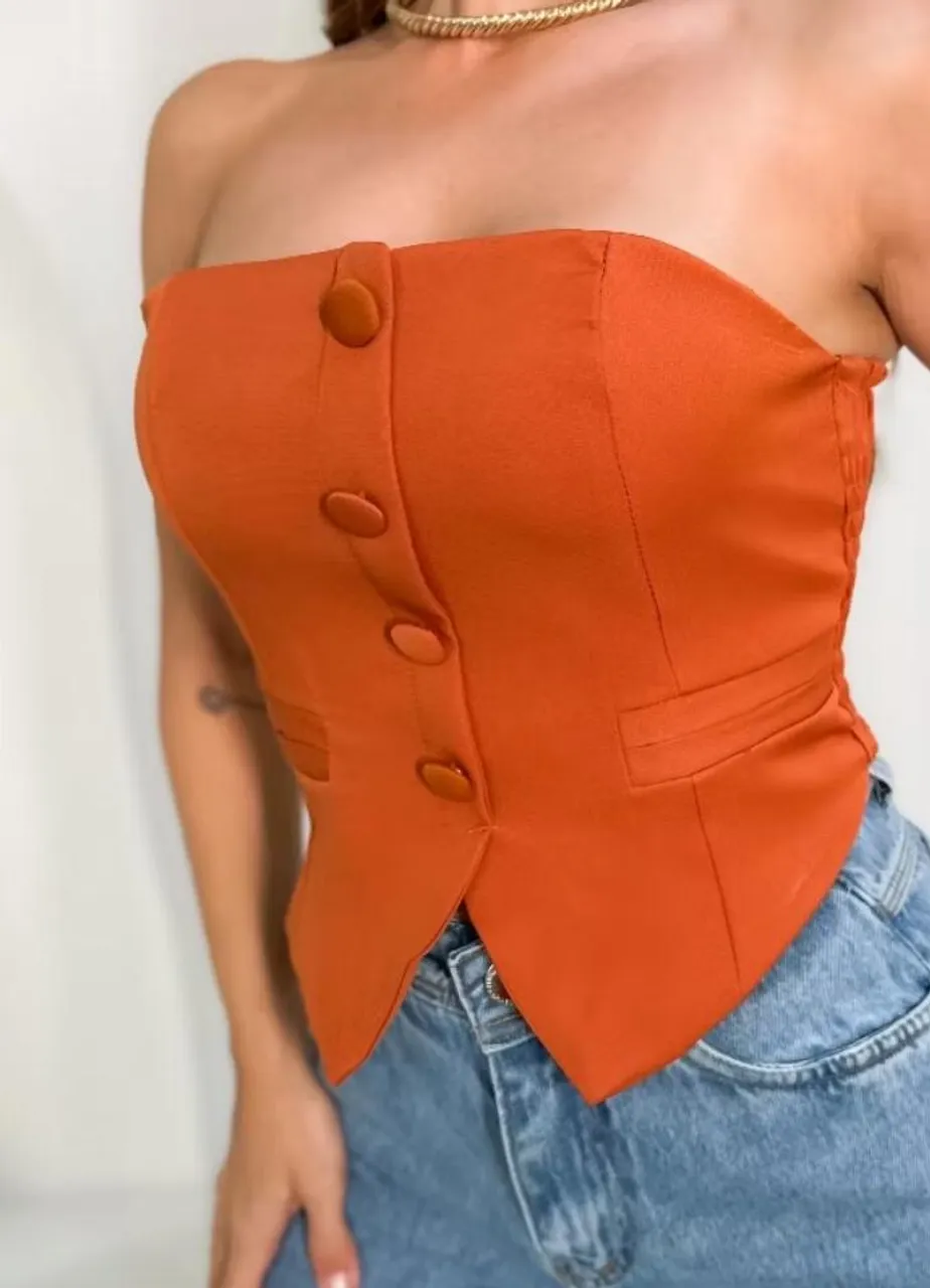 Top laranja com botões