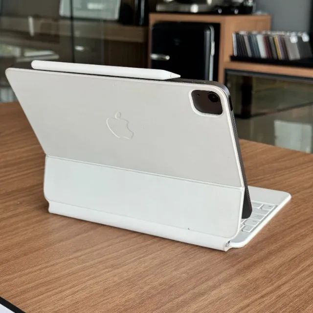 iPad Air 5 c/ Magic Keyboard e Apple Pencil - Tablets e E-Readers