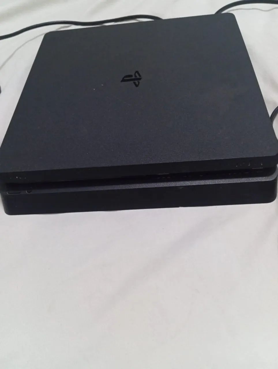 Playstation 4 slim semi novo 1 terabyte com 2 controles novos nunca usados, 4 jogos - Foto 4
