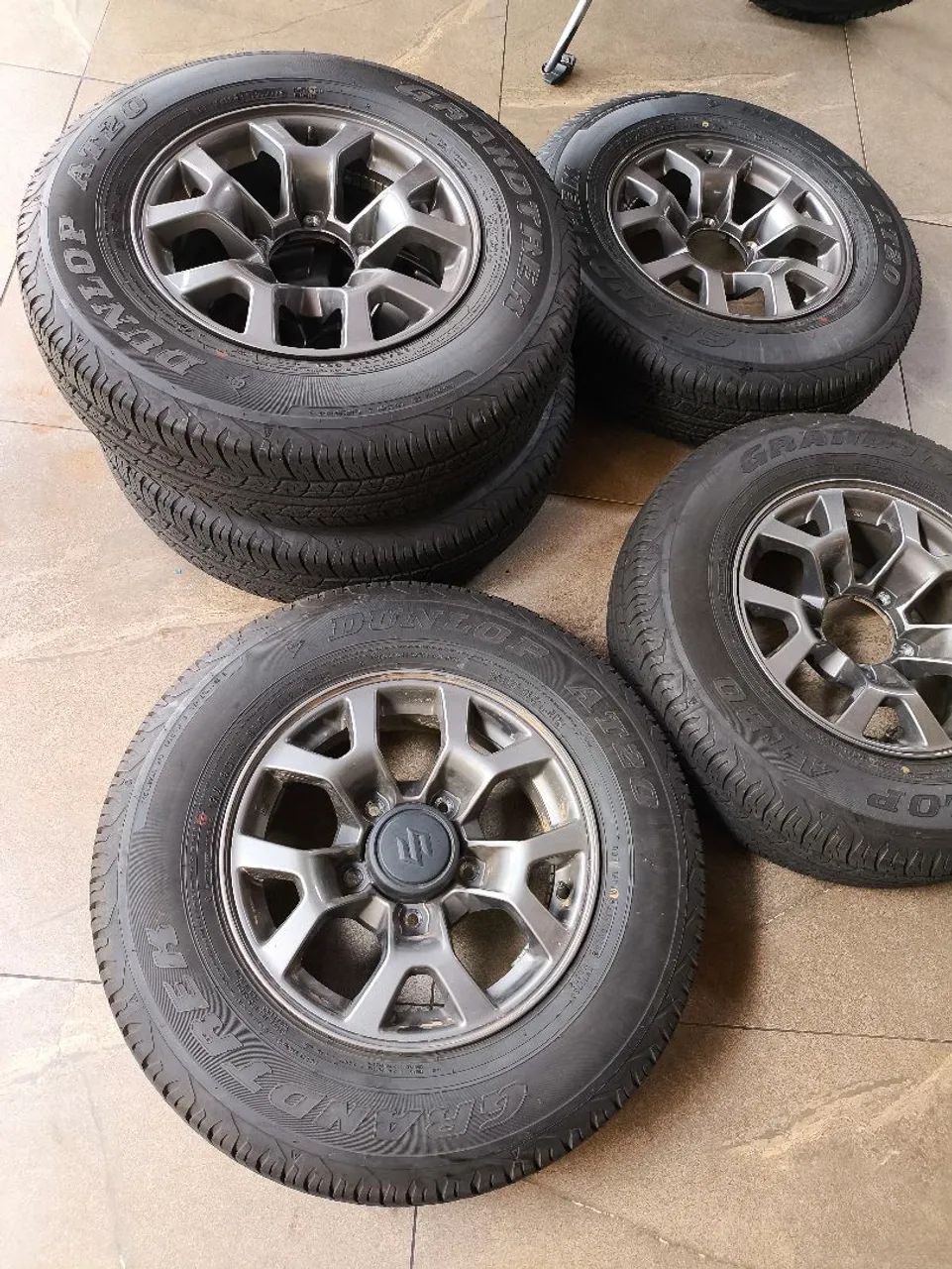 roda aro 15 furaçao 5×139.7 Suzuki original - Foto 4