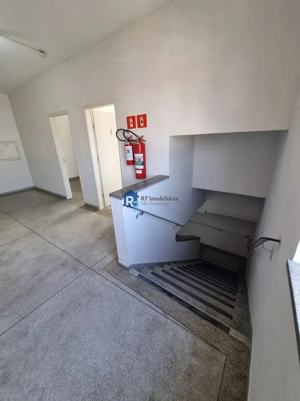 salas para locação, com 20 m², com banheiros masculino e feminino,