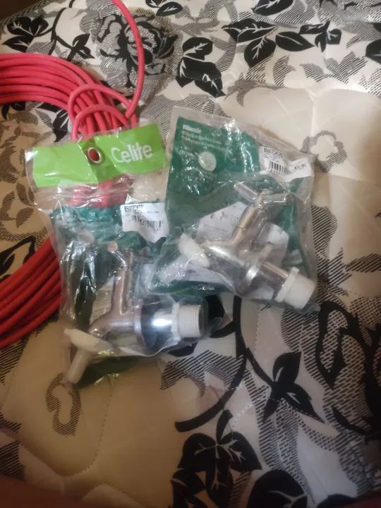 Vendo duas torneira celita