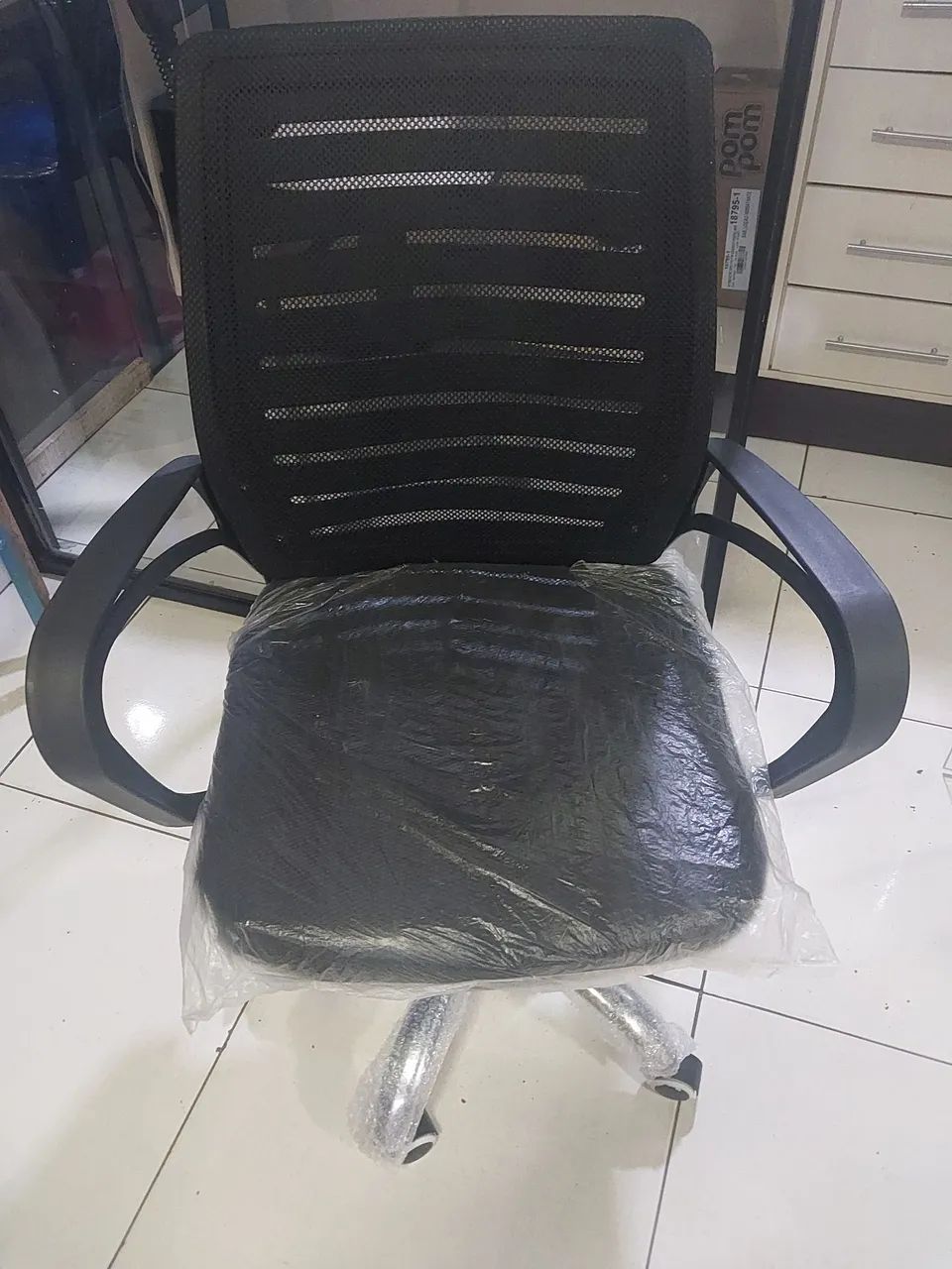 Cadeira de Escritório Giratória com Rodinhas