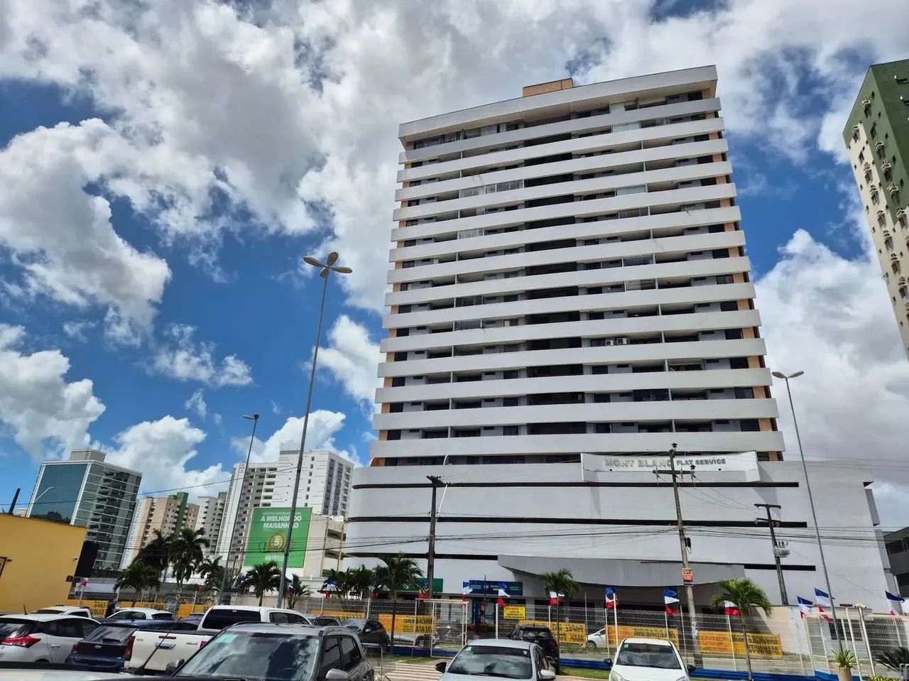 Edifício Montblanc, Apartamento para Locação no 14º Andar  Mobiliado, Varanda e Excelente 