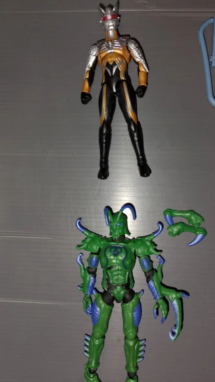 ULTRA PACK . 5 ACTION FIGURES escala 1:18  - Foto 2