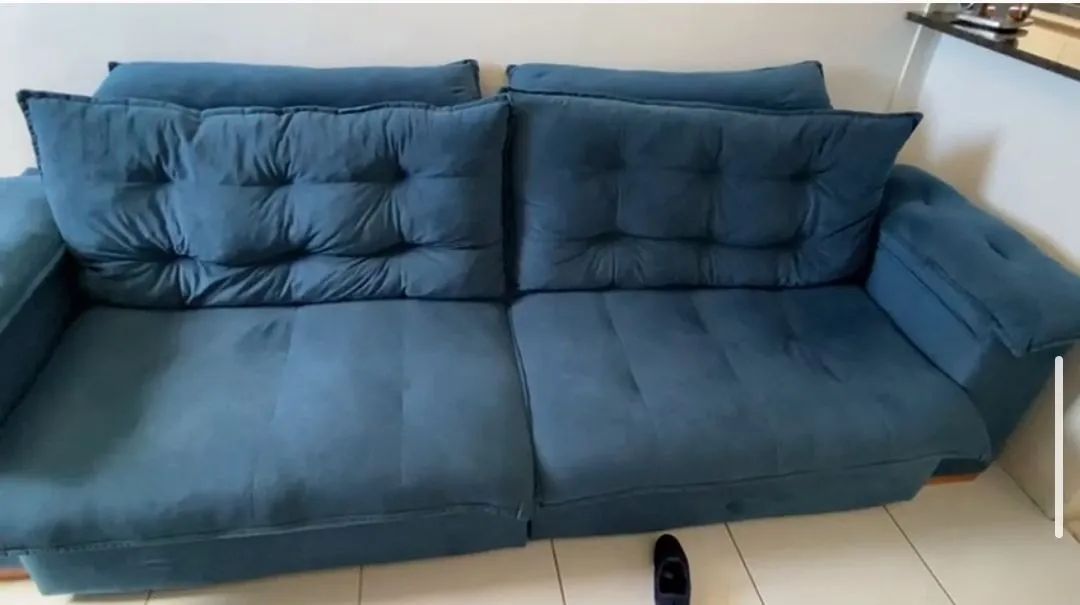 Sofá retrátil azul bem conservado 