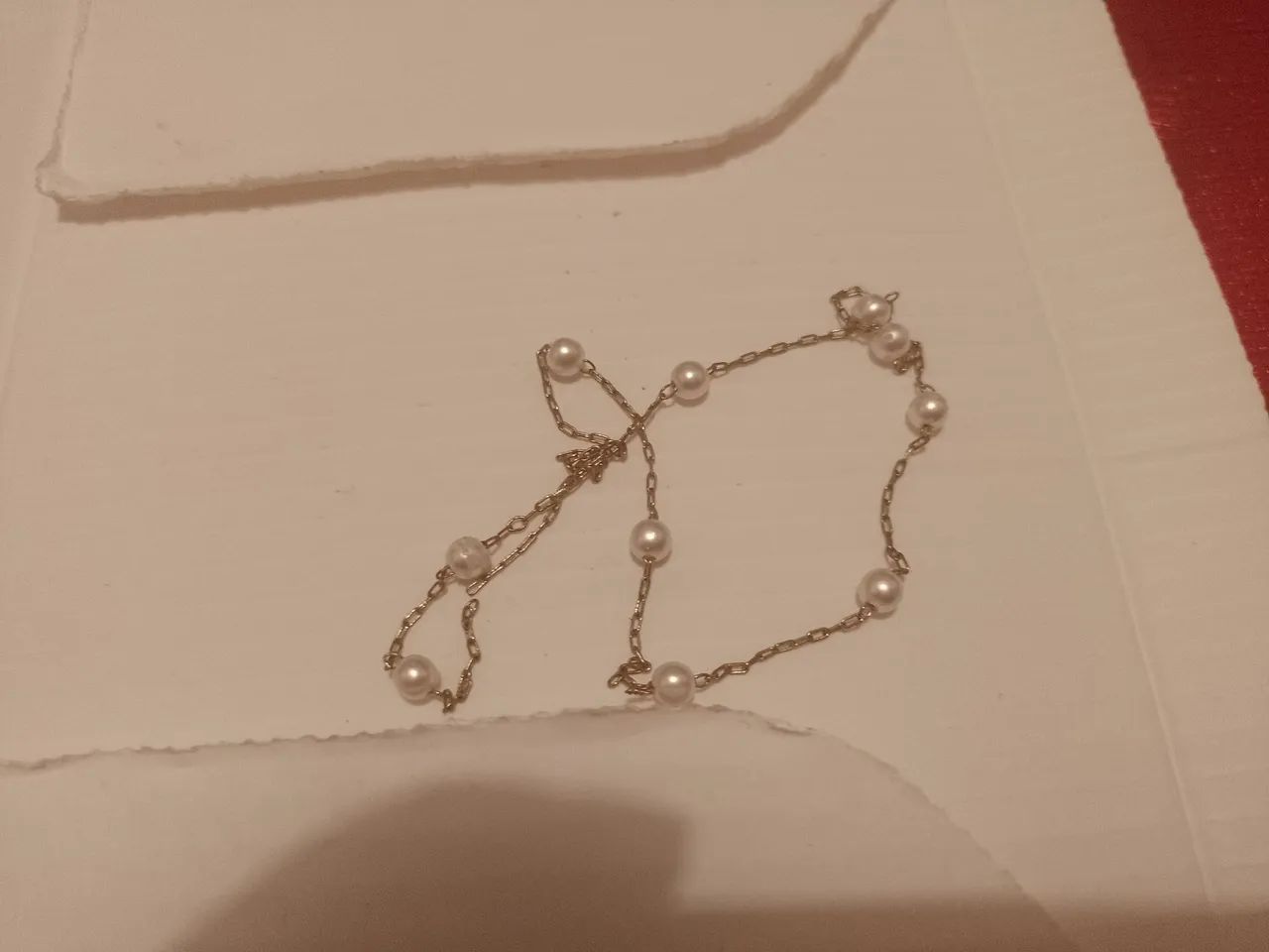 1 pulseira de pérolas sem fechinho pra fechar