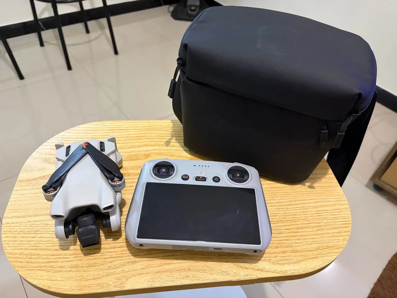 Drone DJI Mini 3 com controle com tela (RC) - Foto 5