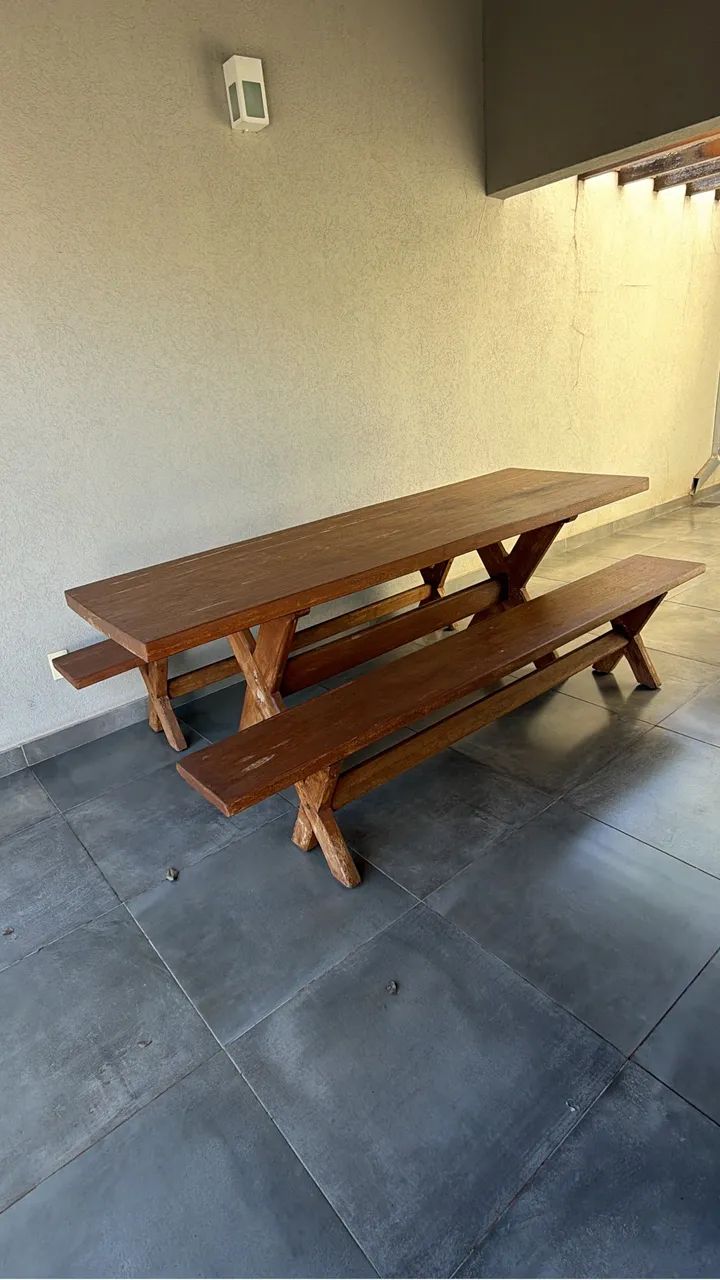 Mesa + 2 bancos Madeira Maciça - Foto 2