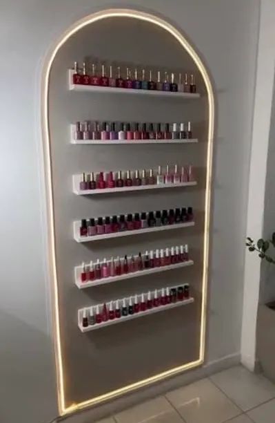 Mesa de manicure e expositor de esmalte.  - Foto 3