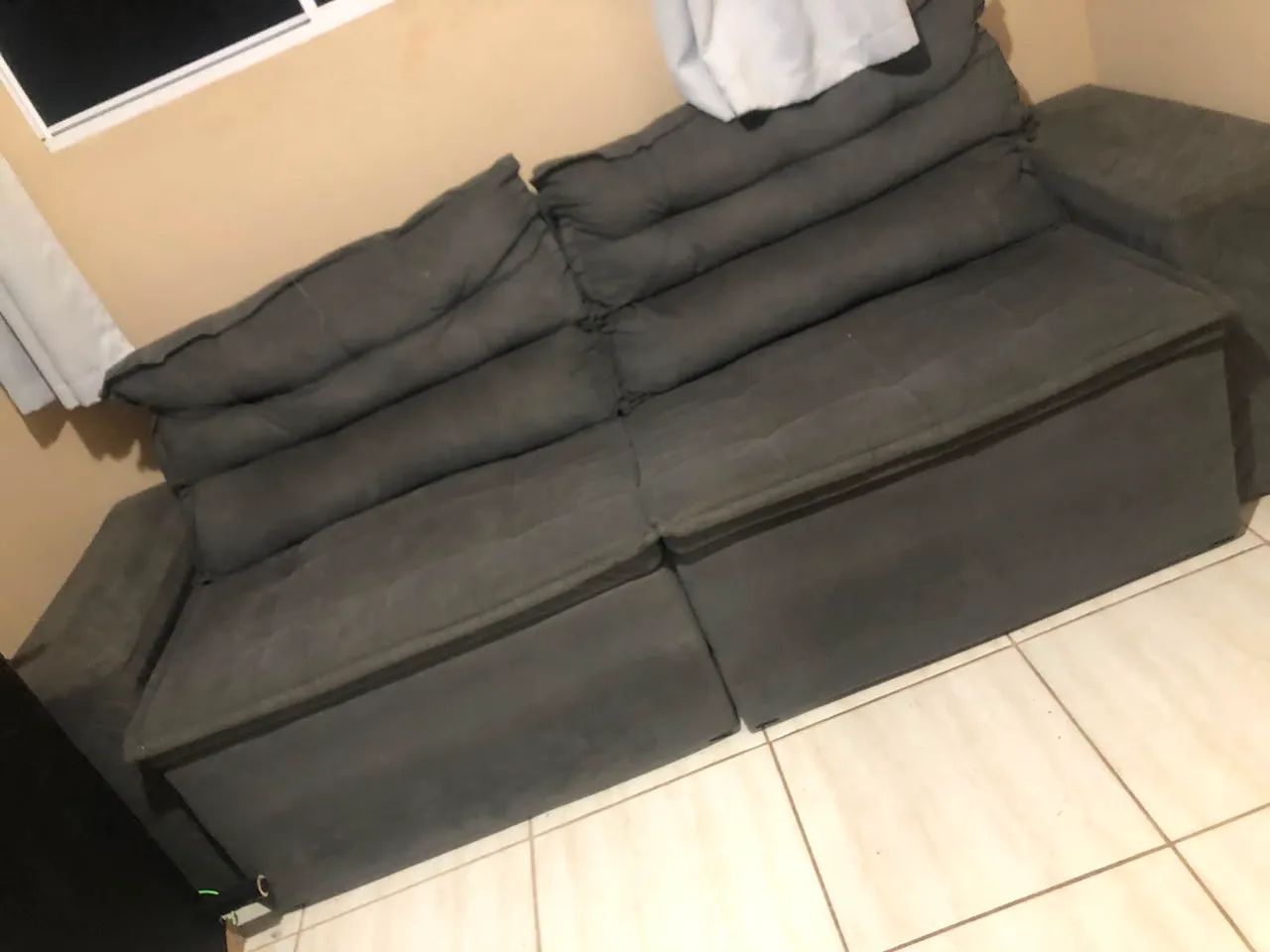 Vendo um sofá de 2 lugares semi novo  - Foto 5