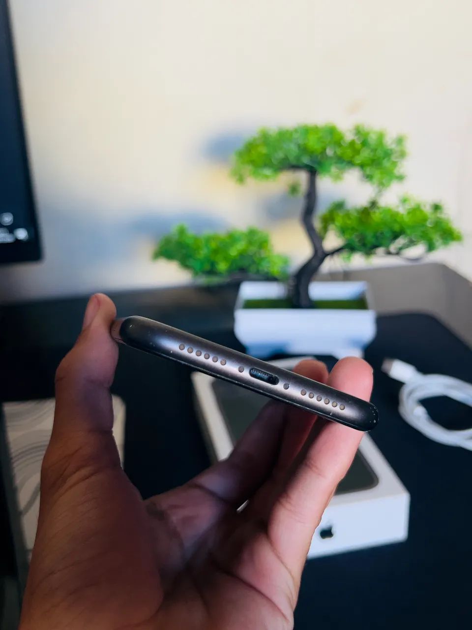 iPhone 11 Preto 128gb Com Caixa Original e cabo Lightning - Foto 2
