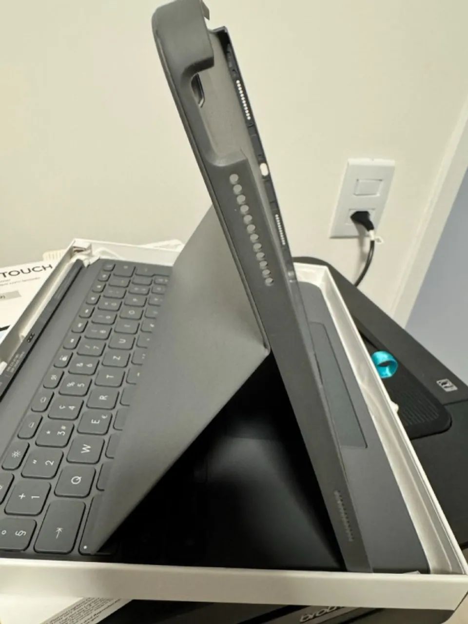 Logitech Combo Touch iPad Air 13 (M2, M3 e M4) - Foto 2