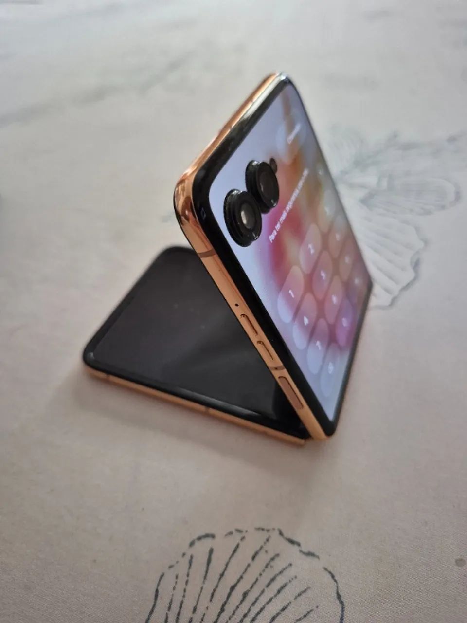 MOTOROLA RAZR 50 ULTRA COM DEFEITO - Foto 2