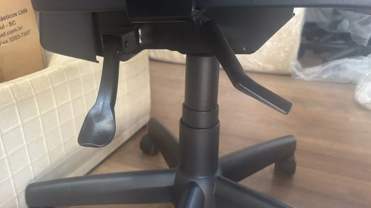 Vendo 10 cadeiras executivas Garetti Flip praticamente novas - Foto 4
