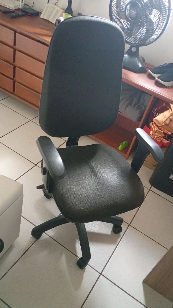 Mesa de computador nova com cadeiras  - Foto 3