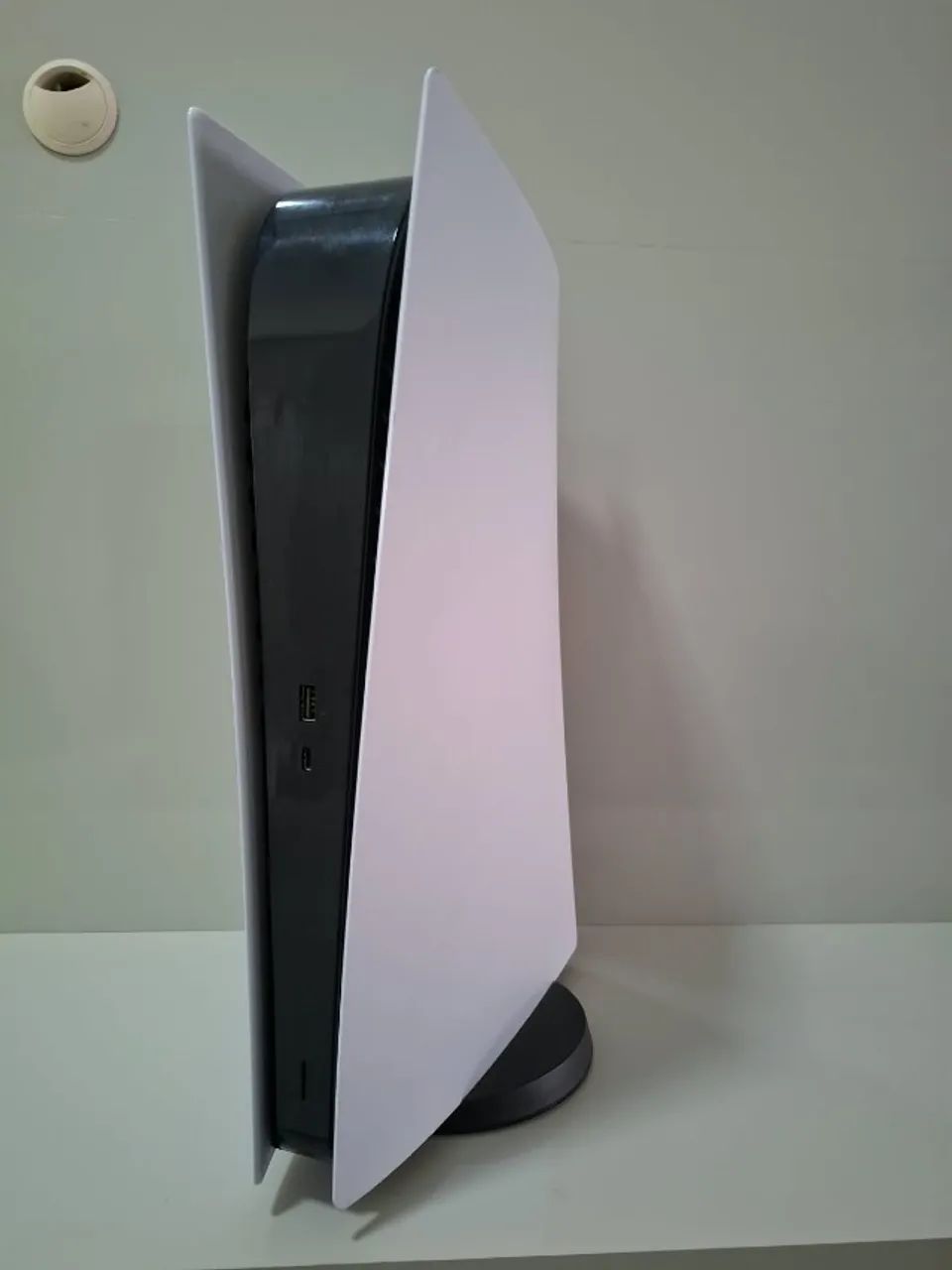PS5 e dois controles - Foto 2